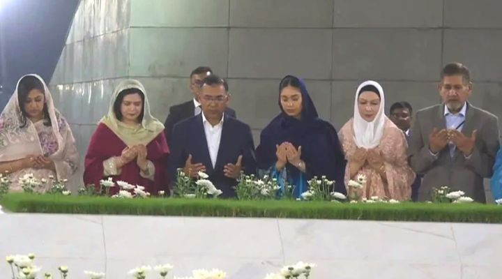 শপথের পর মা-বাবার কবর জিয়ারত করলেন প্রধানমন্ত্রী